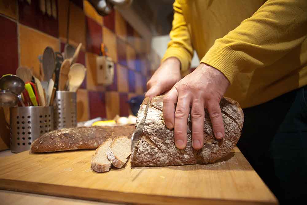 Du pain frais, maison bien sûr, aux 5 céréales et au levain