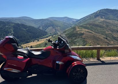 Une des routes pour aller au Mont Aigoual. Ici St André de Valborgne -></noscript> Mont Aigoual - Roadtrip en can-am dans les Cévennes